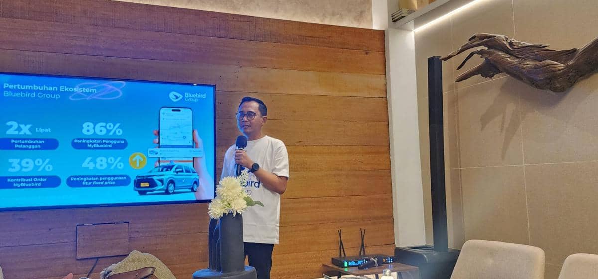 Deny Nurhadi, Kepala Pool Bluebird Group Medan menjelaskan soal program Bluebird kepada media (IDN Times/Indah Permata Sari)