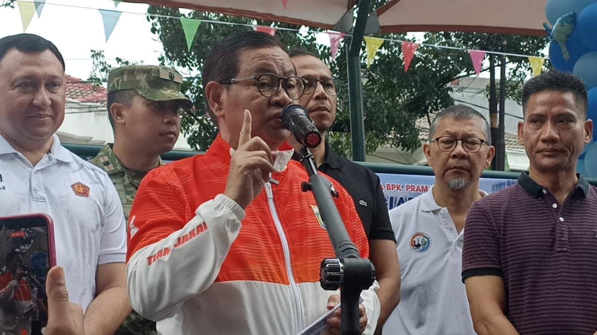 Gubernur DKI Jakarta Pramono Anung memimpin pemberantasan ikan sapu-sapu di Jakarta Utara, Jumat (17/4/2026). 