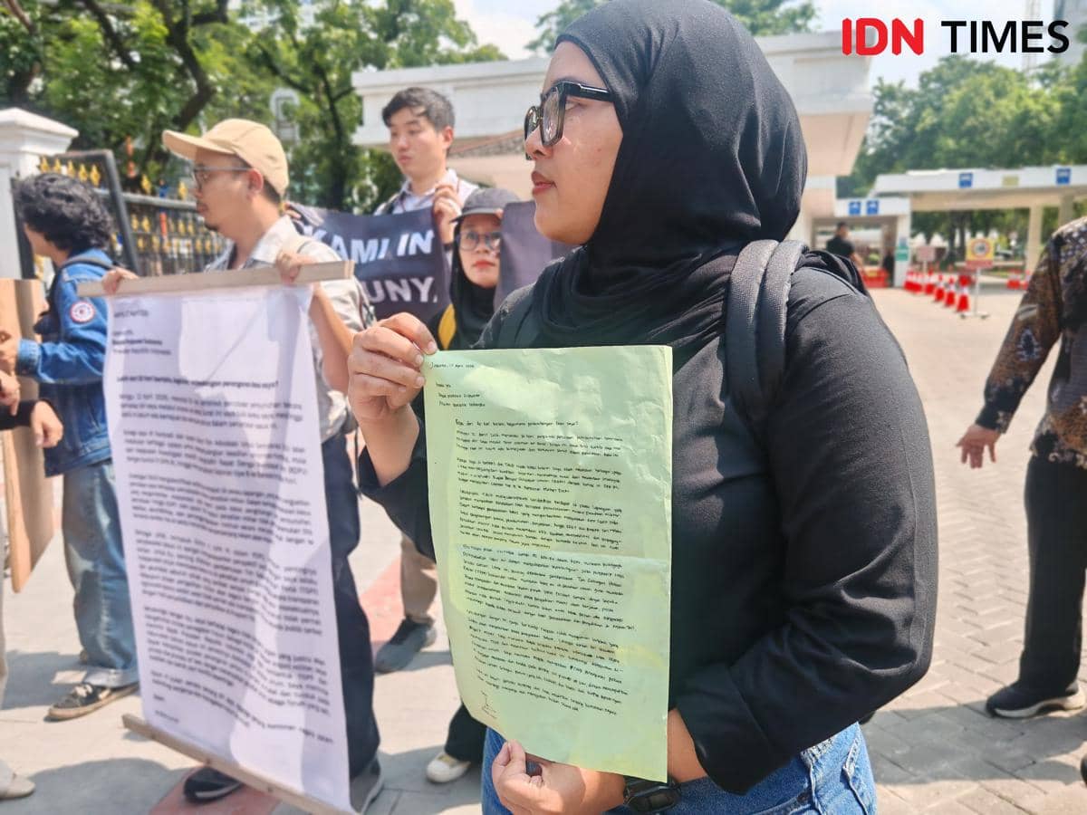 Surat Andrie Yunus untuk Presiden Prabowo (IDN Times/Ilman Nafi'an)