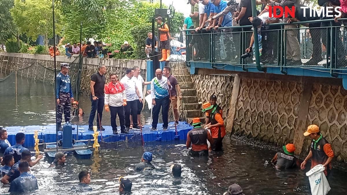 Pramono Pimpin Operasi, 200 Kg Ikan Sapu-sapu Ditangkap di Jakarta