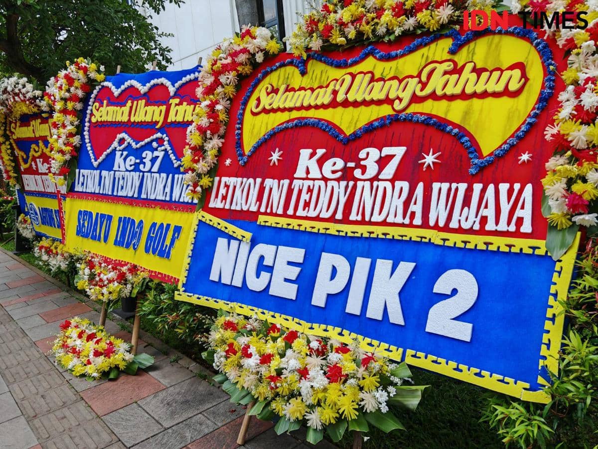 Karangan Bunga Ulang Tahun Teddy Berjejer, dari Jenderal hingga PIK