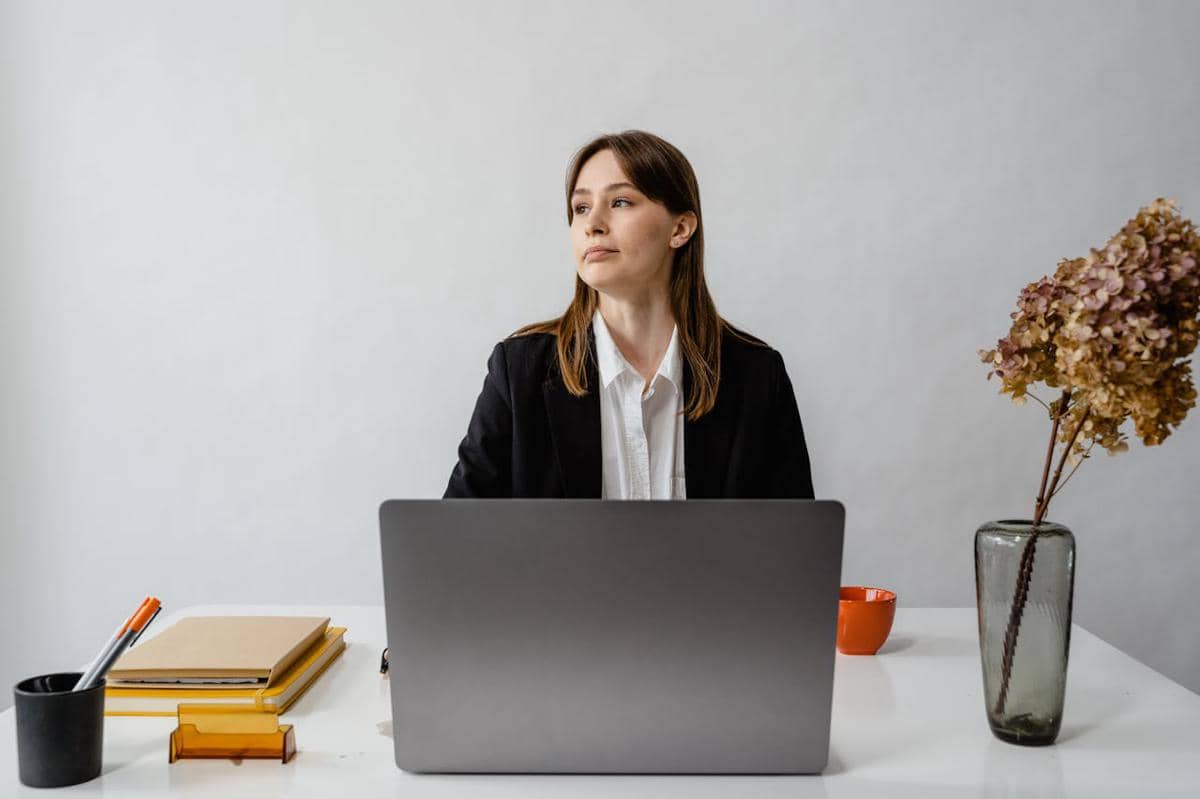 50 Caption Hari Kartini untuk Perempuan yang Lagi Bangun Karier dari Nol