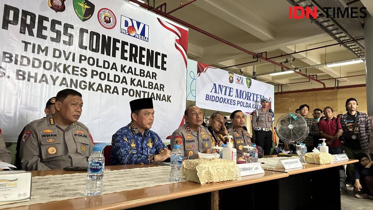Polda Kalbar gelar konferensi pers. 