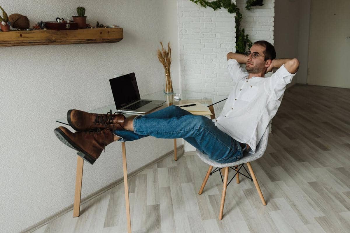 Ilustrasi bersantai setelah bekerja