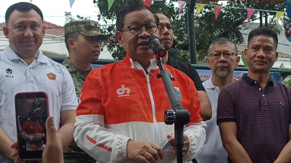 Gubernur DKI Jakarta Pramono Anung memimpin pemberantasan ikan sapu-sapu di Jakarta Utara, Jumat (17/4/2026). (IDN Times Dini Suciatiningrum)