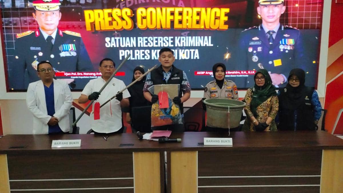 Polres Kediri Kota merilis ungkap kasus kekerasan yang menyebabkan balita meninggal dunia. IDN Times/istimewa