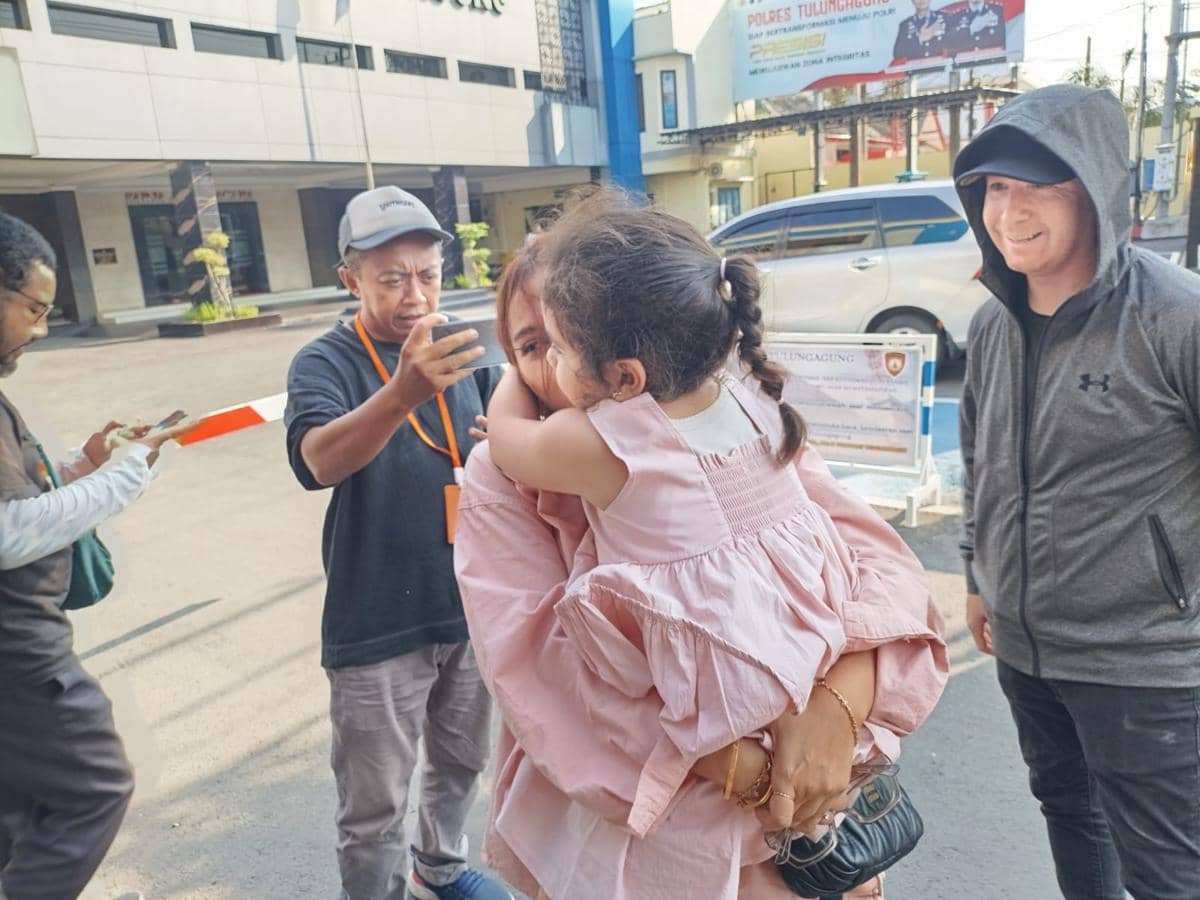 YYK saat bersama kedua orang tuanya. IDN Times/ Bramanta Pamungkas