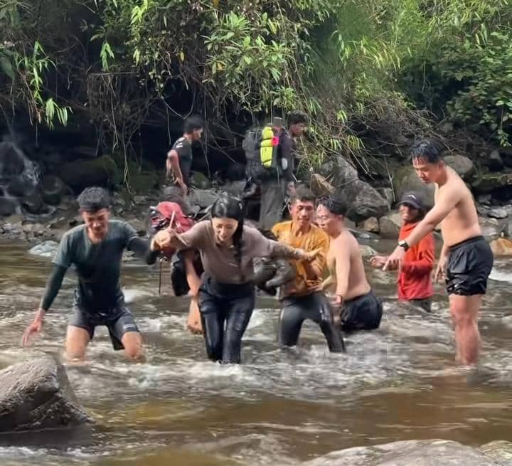 Wendy Walters mendaki Gunung Leuser