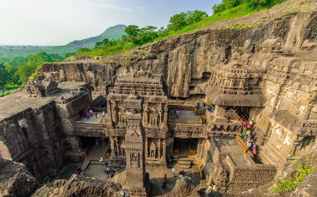 potret Gua Ellora yang dibentuk dengan menyingkirkan sekitar 400.000 ton batu dari tebing.