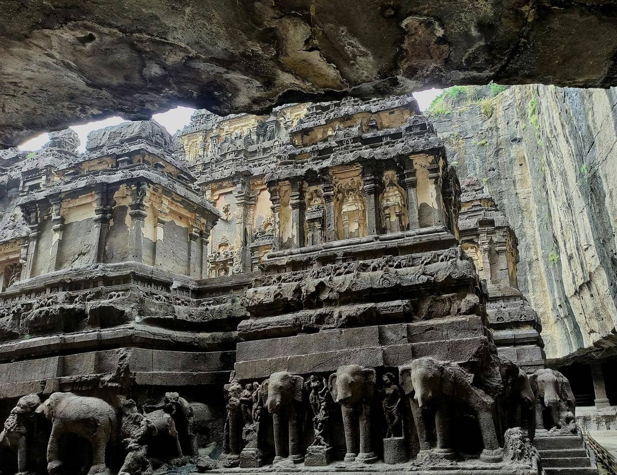 potret Gua Ellora yang ditetapkan sebagai Situs Warisan Dunia oleh UNESCO sejak 1983.