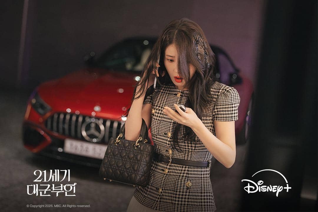 Seong Hui Ju (IU) dalam drakor Perfect Crown 