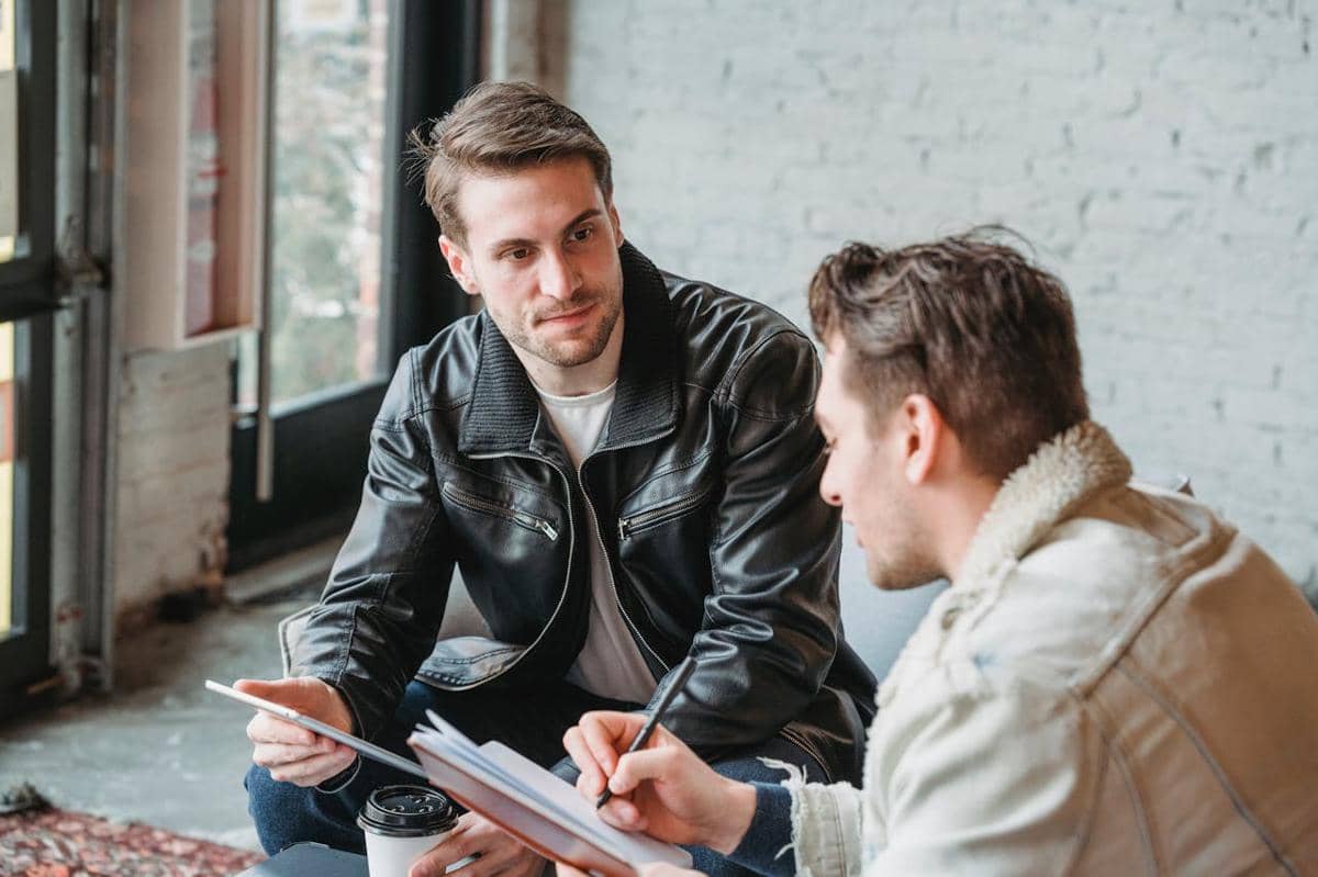 ilustrasi menjadi pendengar yang baik