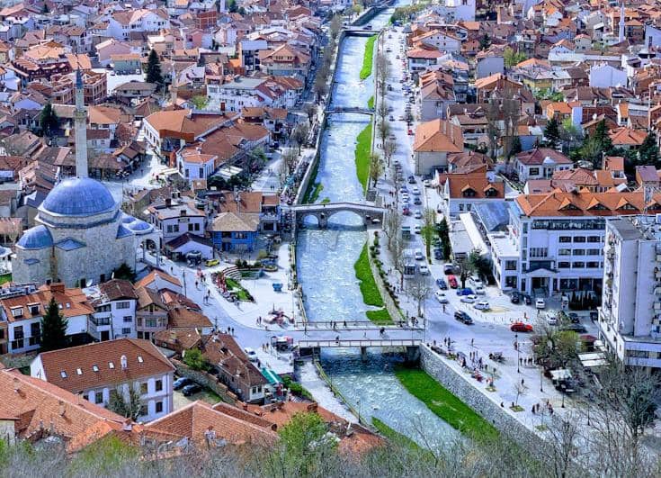 potret kota Prizren dengan sungai