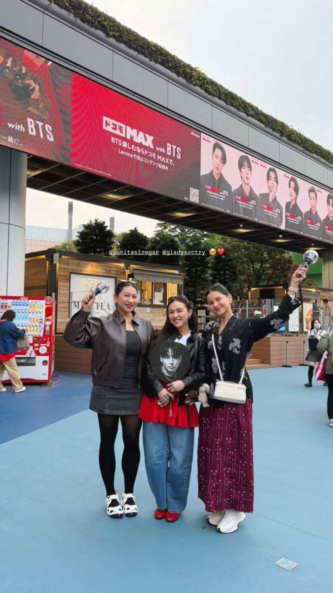 Yunita Siregar nonton konser BTS di Jepang