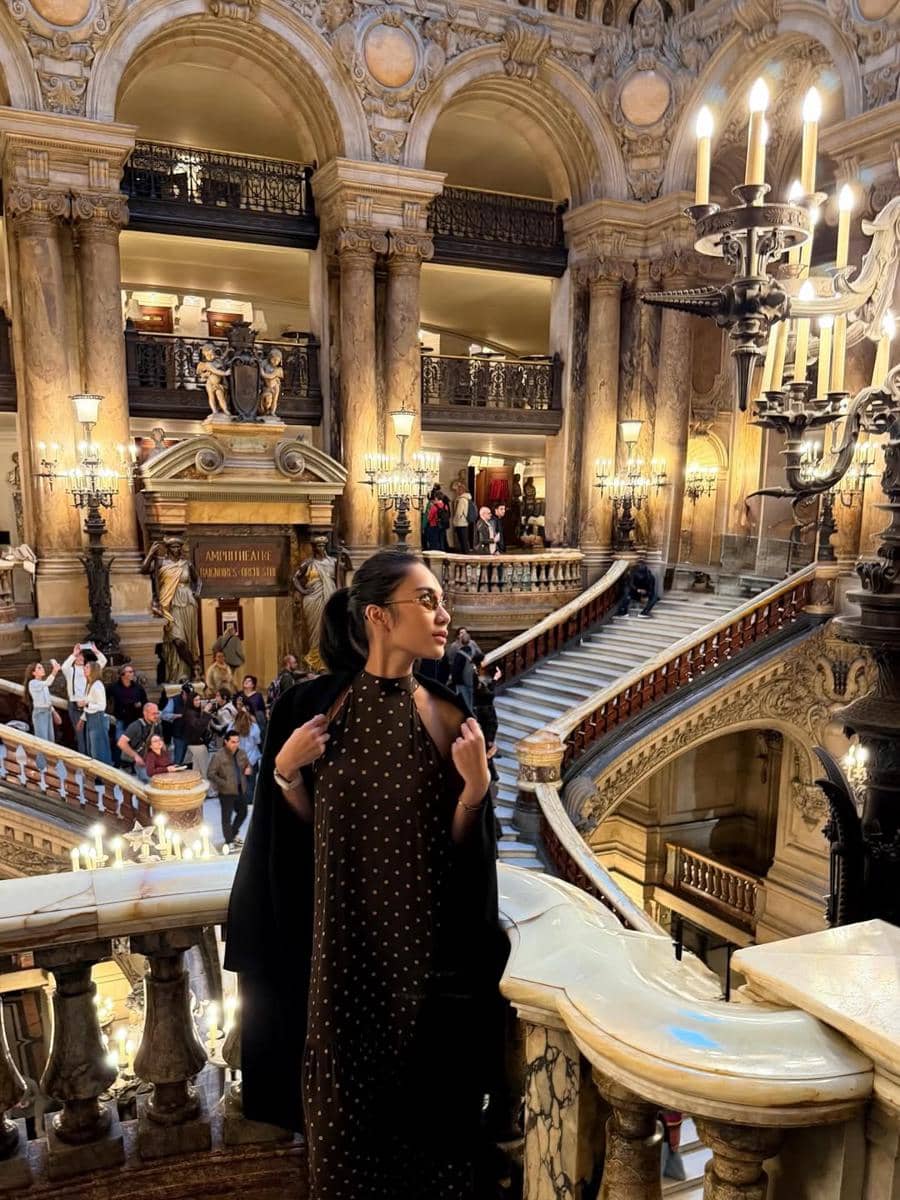 Azizah Salsha ke Palais Garnier di Paris