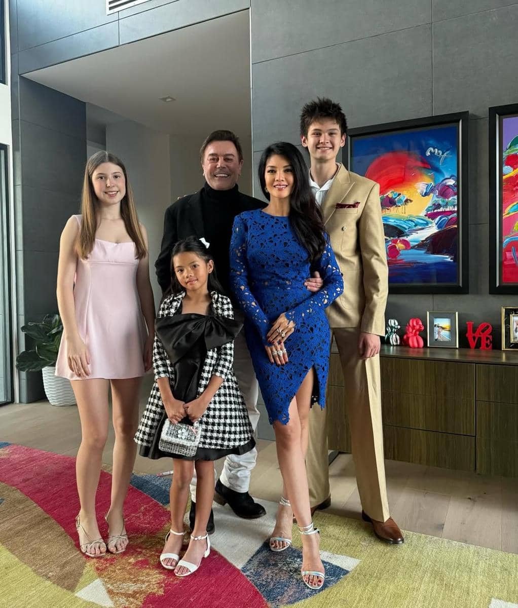 Inspirasi OOTD keluarga ala Farah Quinn 