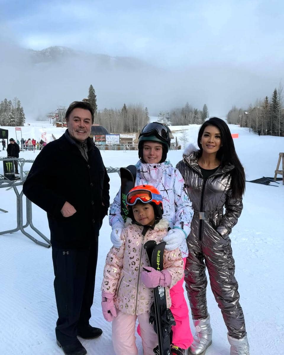 Inspirasi OOTD keluarga ala Farah Quinn 