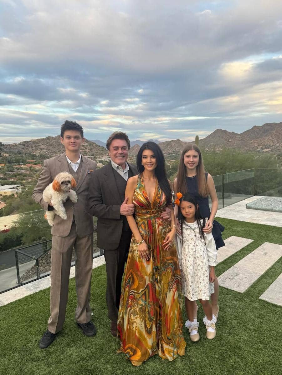  Inspirasi OOTD keluarga ala Farah Quinn