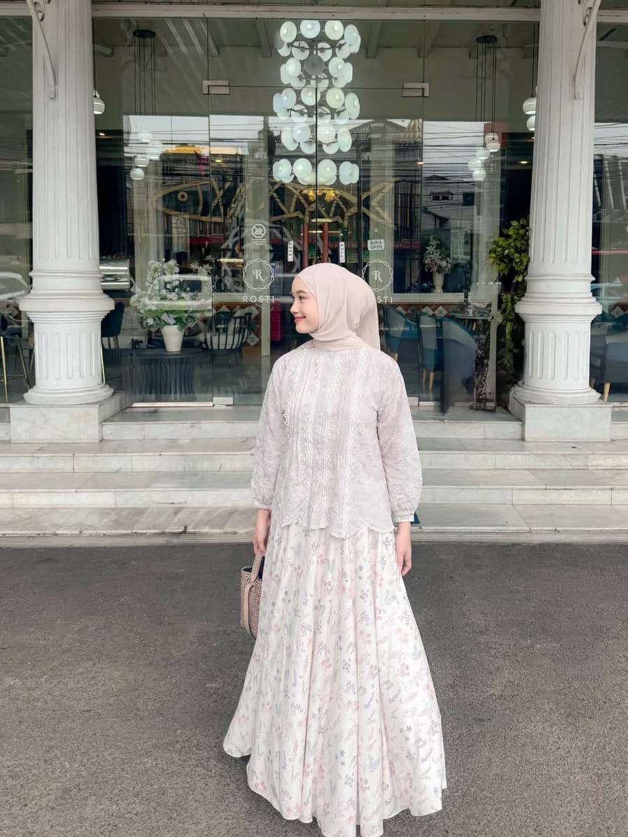 Gaya ala Ravira Naila 