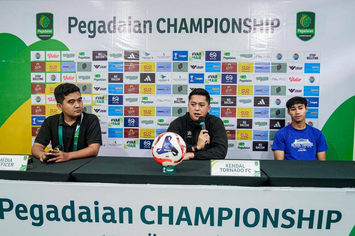 Pelatih Kendal Tornado FC, Stefan Keeltjes