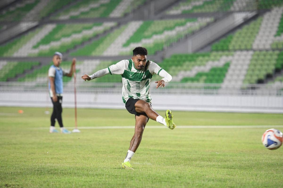 Rifal Lastori berlatih jelang laga PSMS kontra Sriwijaya FC di Stadion Utama Sumut (dok.PSMS)
