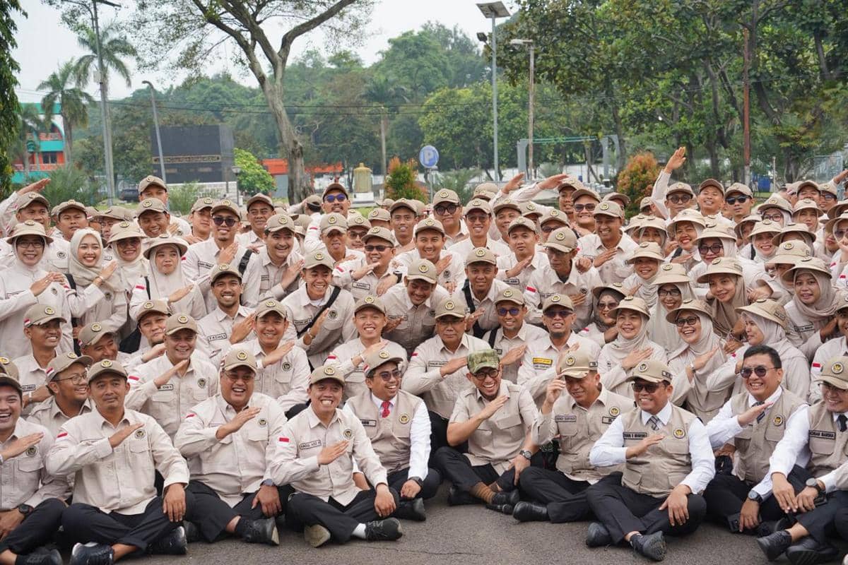 Para petugas haji berfoto bersama Wakil Menteri Haji dan Umrah (Dok. Media C