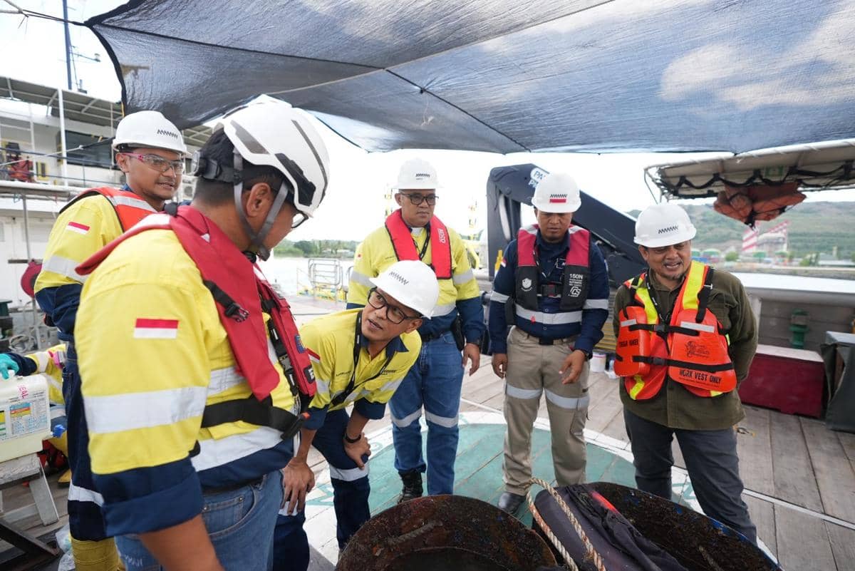 Para peneliti bersama AMMAN di lokasi penelitian pemulihan ekosistem di Sumbawa Barat. (Dok.AMMAN)