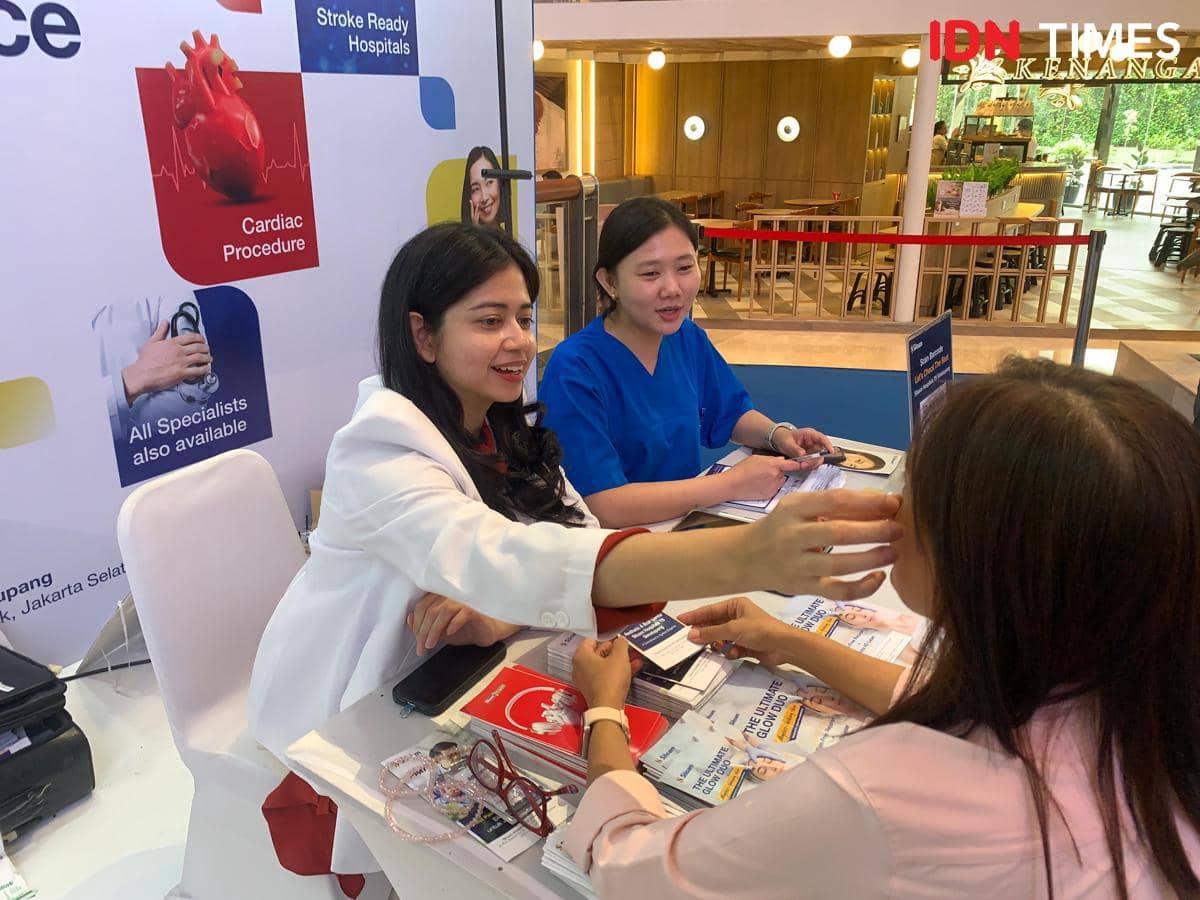 Konsultasi dengan dokter Siloam Hospitals TB Simatupang di Siloam Fair 2026 (IDN Times/Indah Permata Sari)