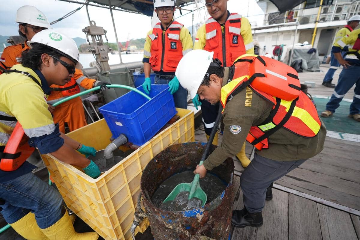 Para peneliti bersama AMMAN di lokasi penelitian pemulihan ekosistem di Sumbawa Barat. (Dok.AMMAN)