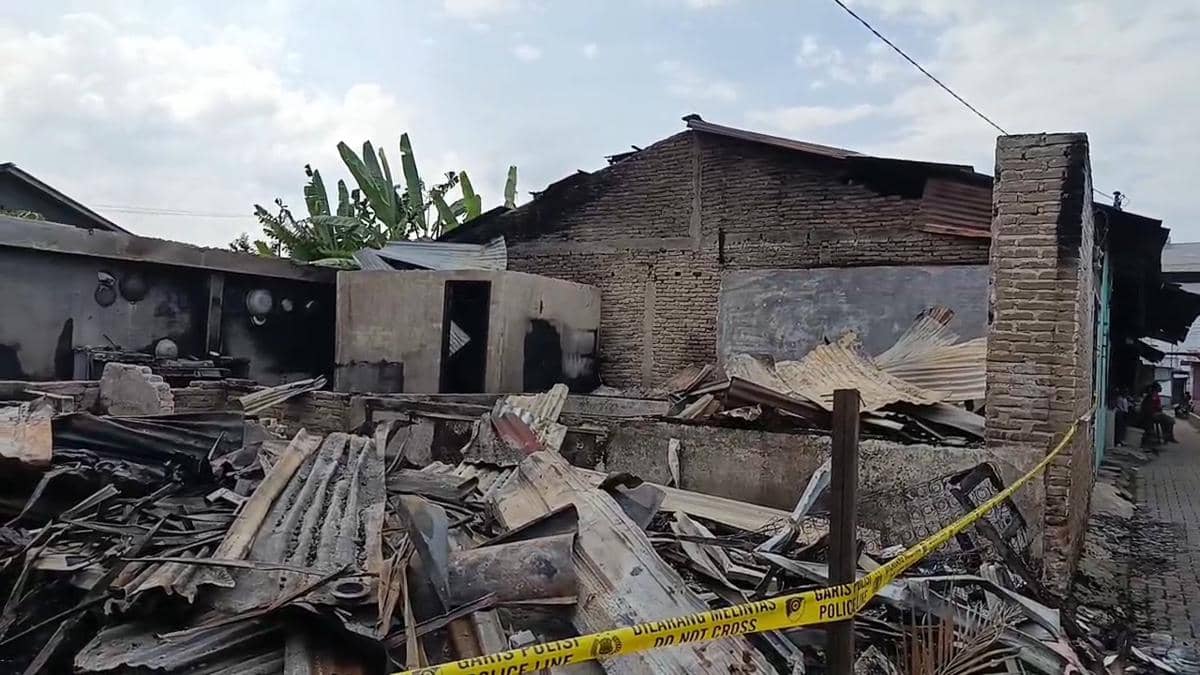 Heboh Rumah Orangtua Ludes Diduga Dibakar Anak Sendiri di Sunggal