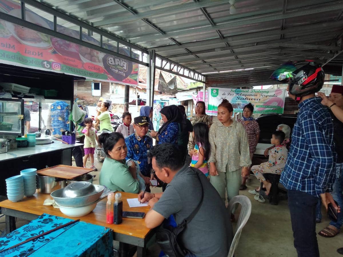 Penemuan bayi yang diduga dibuang orang tuanya di semak-semak Sungai Musi (Dok: Polsek Gandus)