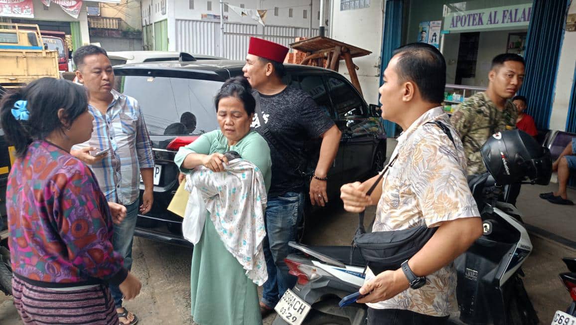 Penemuan bayi yang diduga dibuang orang tuanya di semak-semak Sungai Musi (Dok: Polsek Gandus)