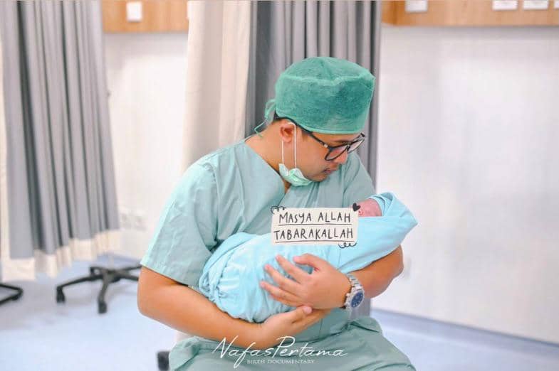 Adik Ayu Ting Ting Melahirkan Anak Ketigaa