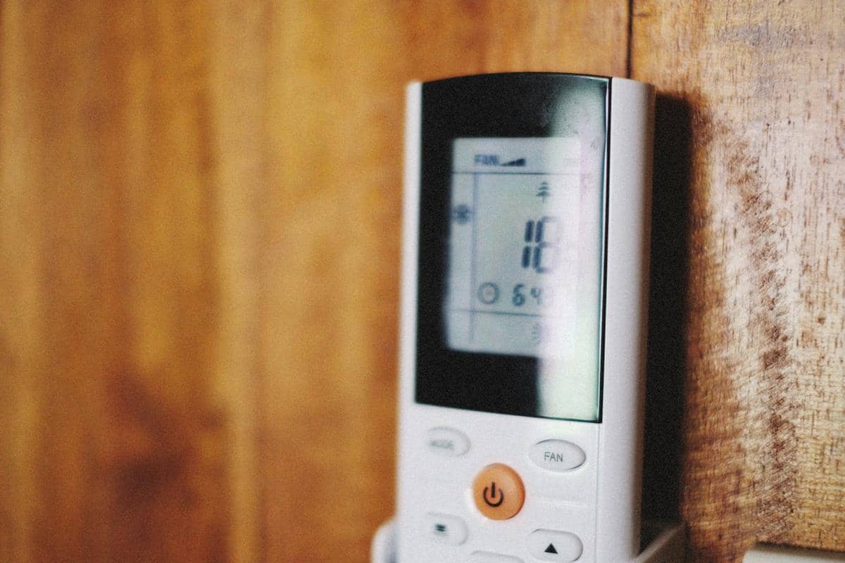 ilustrasi remot air conditioner