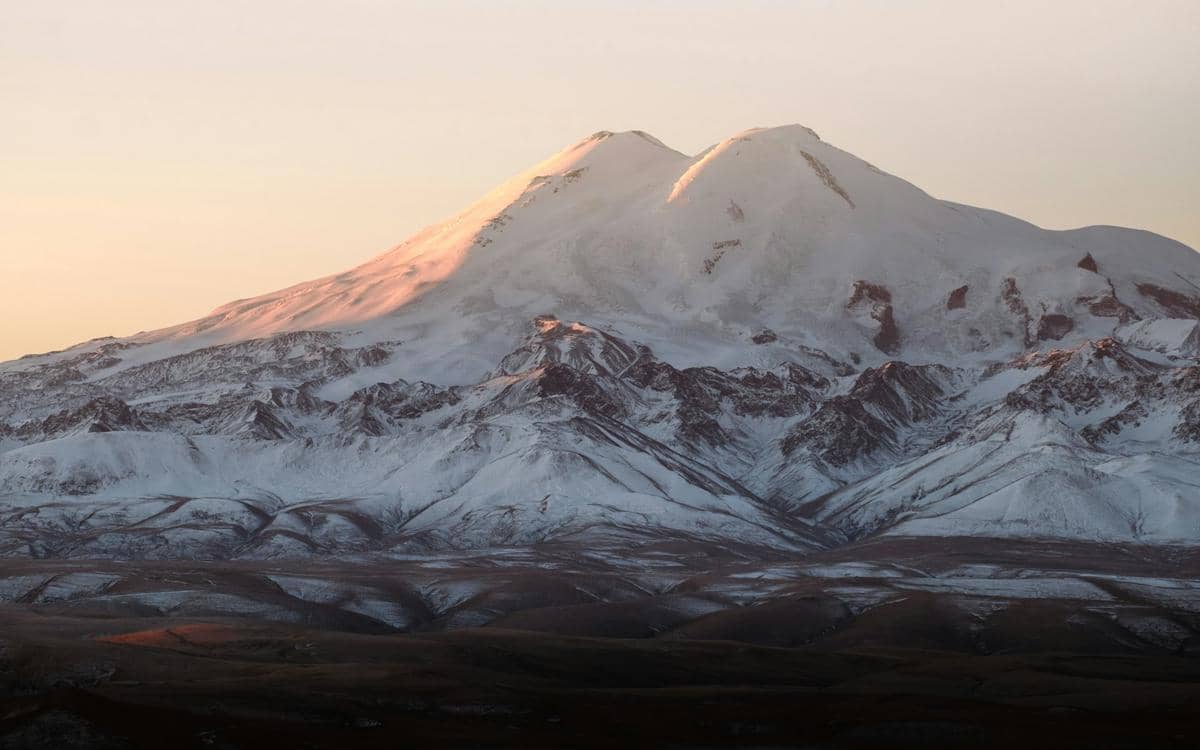 ilustrasi Gunung Elbrus