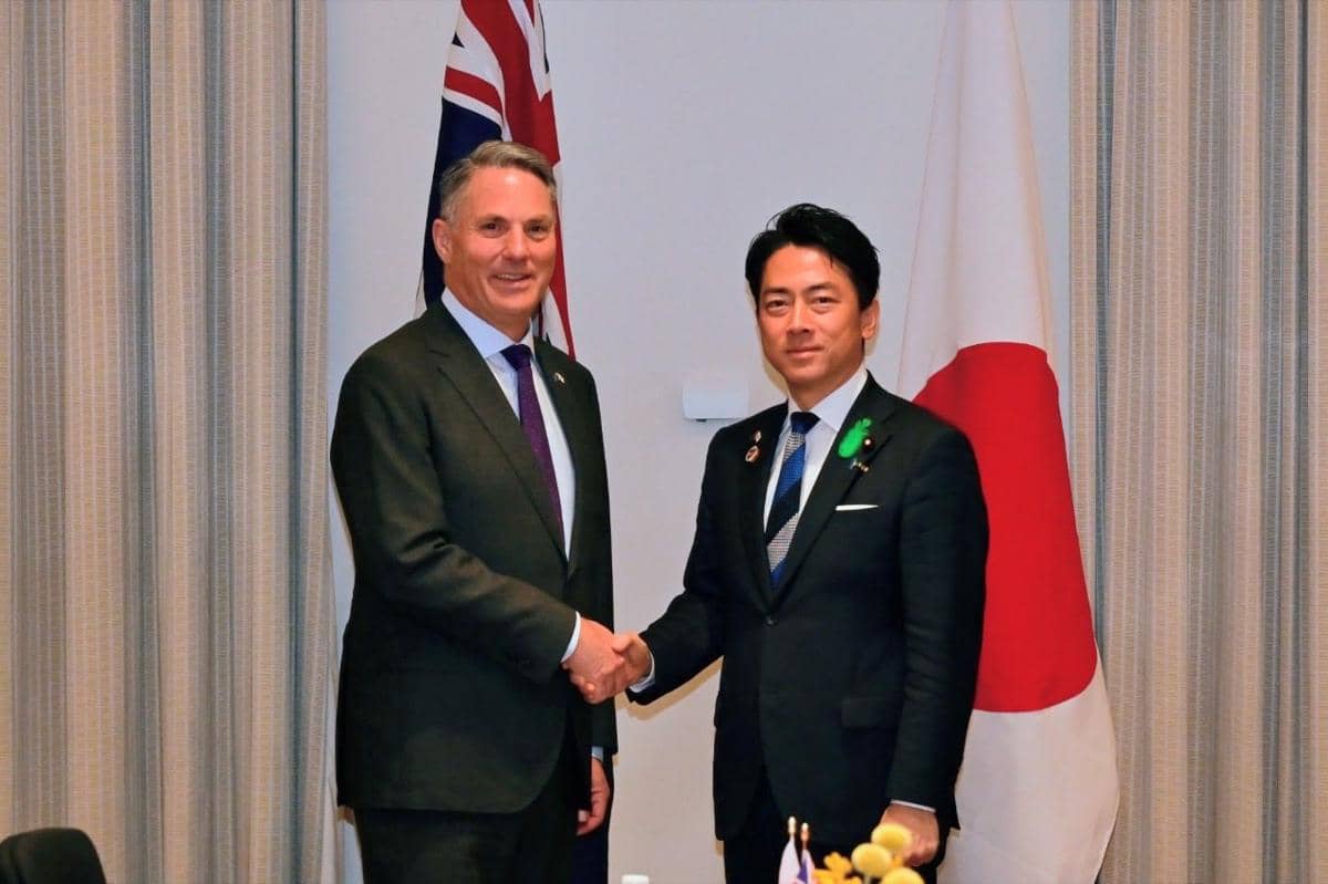 Menteri Pertahanan (Menhan) Jepang, Shinjiro Koizumi, saat bertemu dengan Menhan Australia Richard Marles (kiri) di Melbourne, pada 18 April 2026. (x.com/shinjirokoiz)