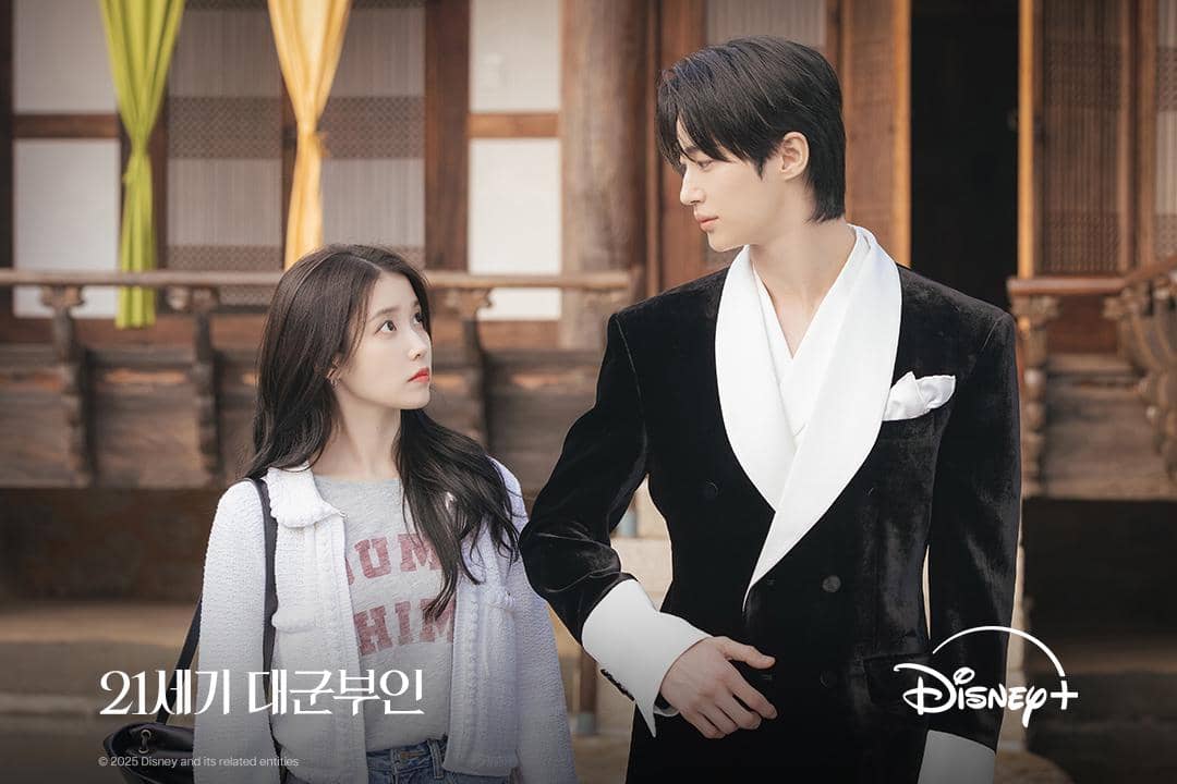 Seong Hui Ju (IU) dan I An (Byeon Woo Seok) dalam drakor Perfect Crown 