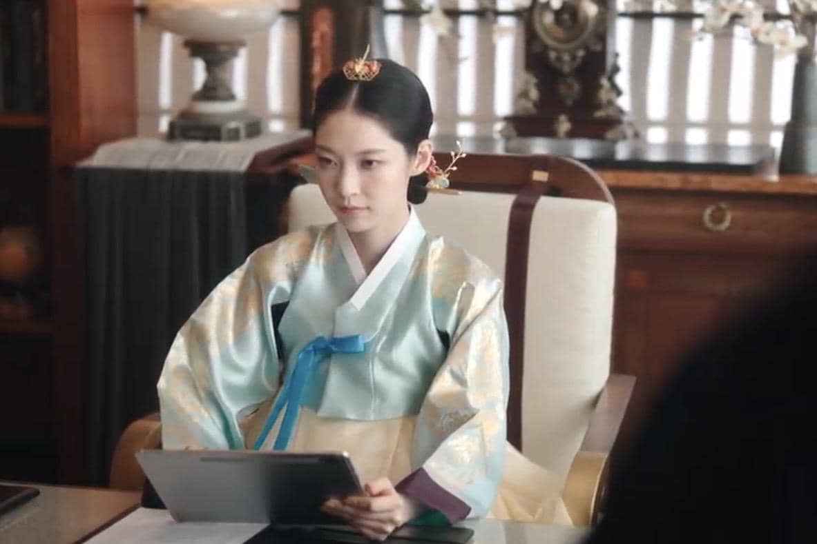 Yoon Yi Rang (Gong Seung Yeon) dalam drakor Perfect Crown 