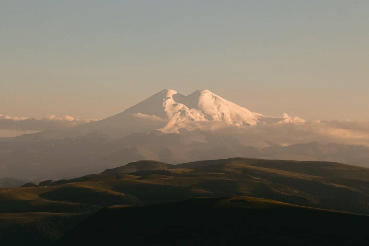 Bisakah Pendaki Pemula Mendaki Gunung Elbrus? Simak Faktanya!