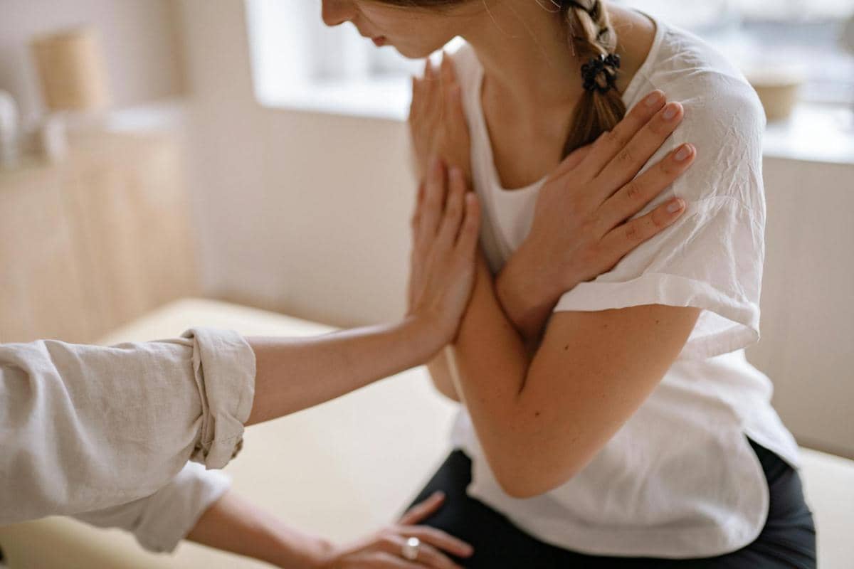 seorang wanita yang mengalami trauma