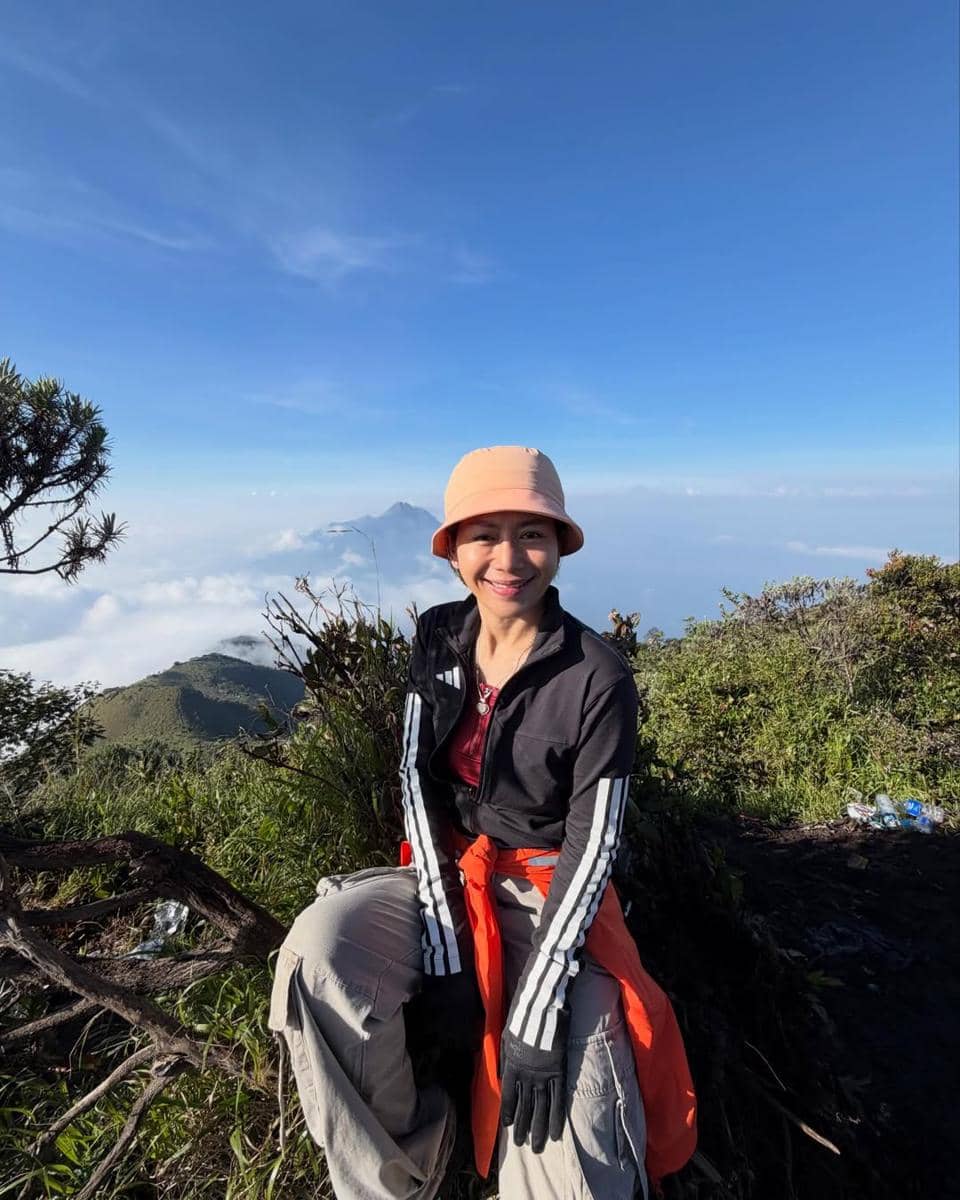 Farida Nurhan mendaki Gunung Merbabu 