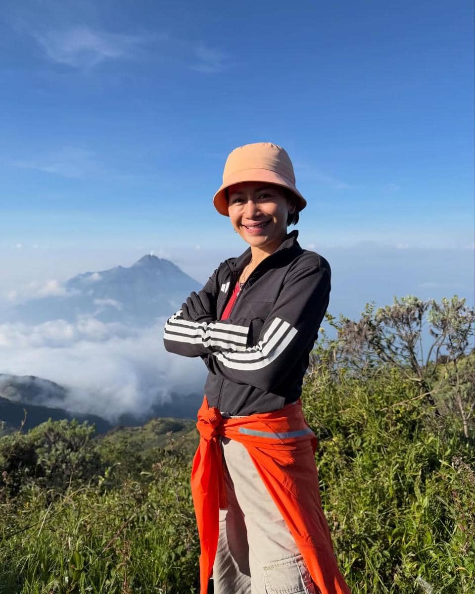 Farida Nurhan mendaki Gunung Merbabu 