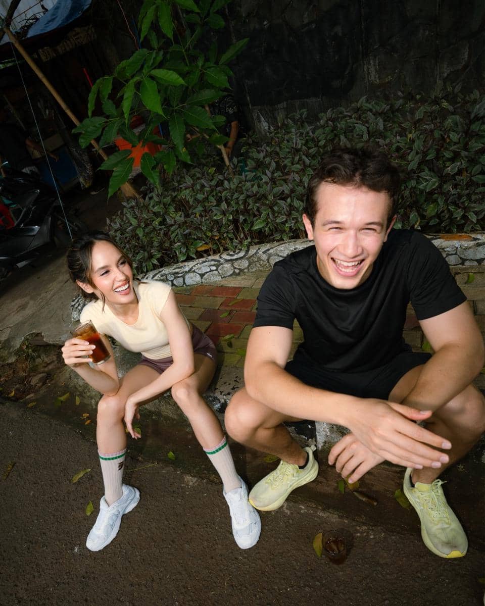 Cinta Laura dan Arya Vasco lari pagi berdua