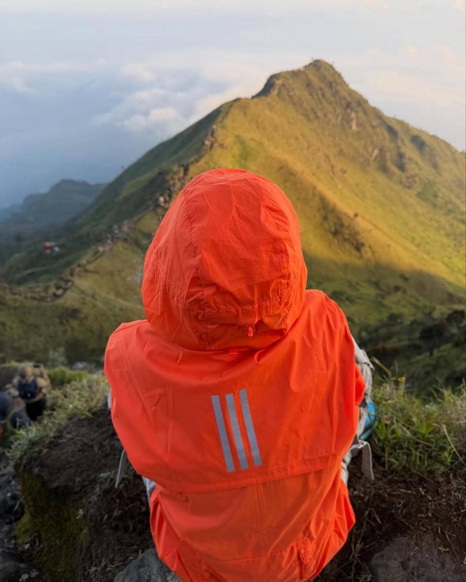 Farida Nurhan mendaki Gunung Merbabu 