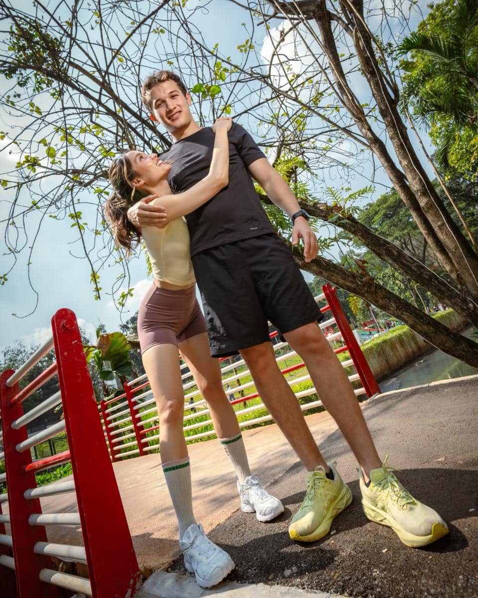 Cinta Laura dan Arya Vasco lari pagi berdua