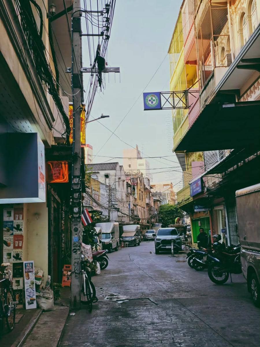 Prilly Latuconsina jalan-jalan di Chinatown Bangkok