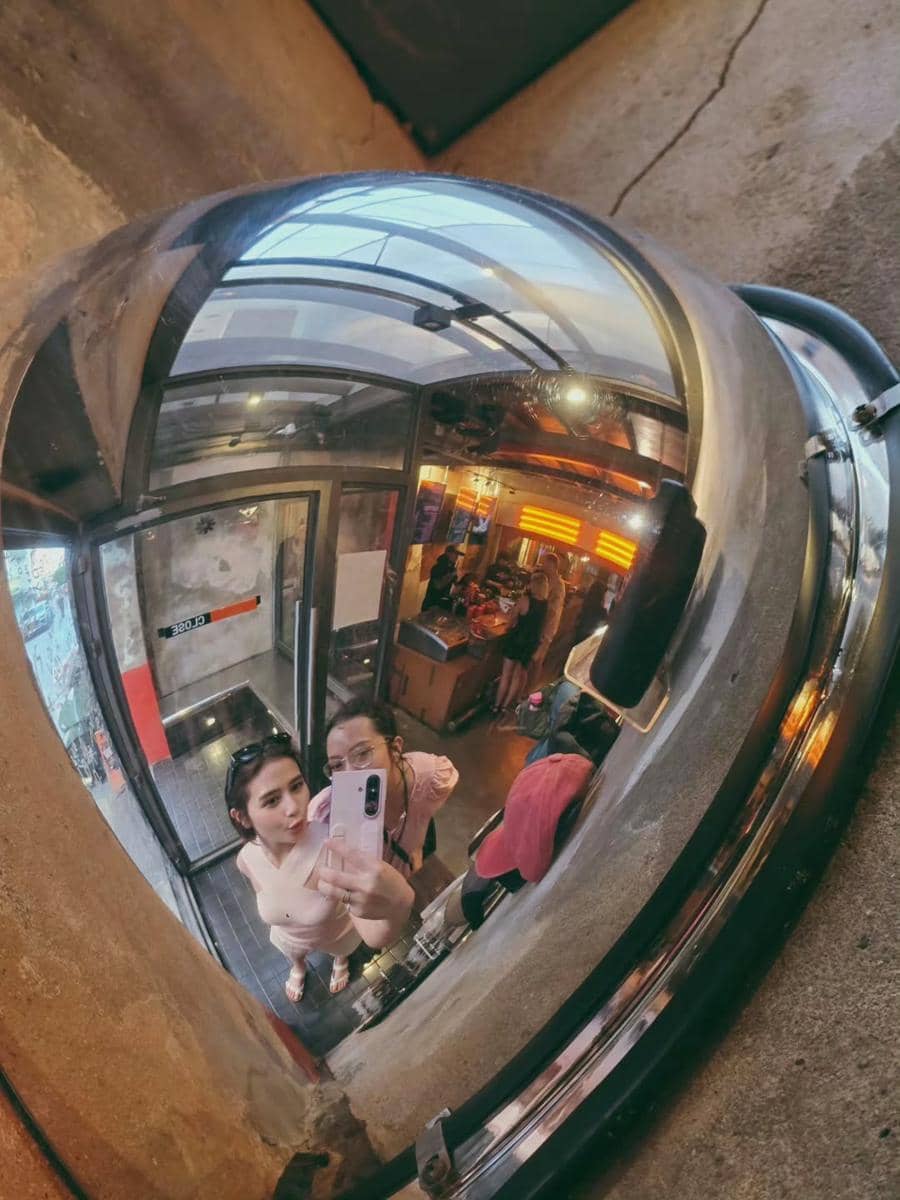 Prilly Latuconsina jalan-jalan di Chinatown Bangkok