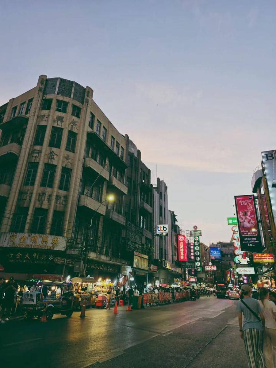 Prilly Latuconsina jalan-jalan di Chinatown Bangkok