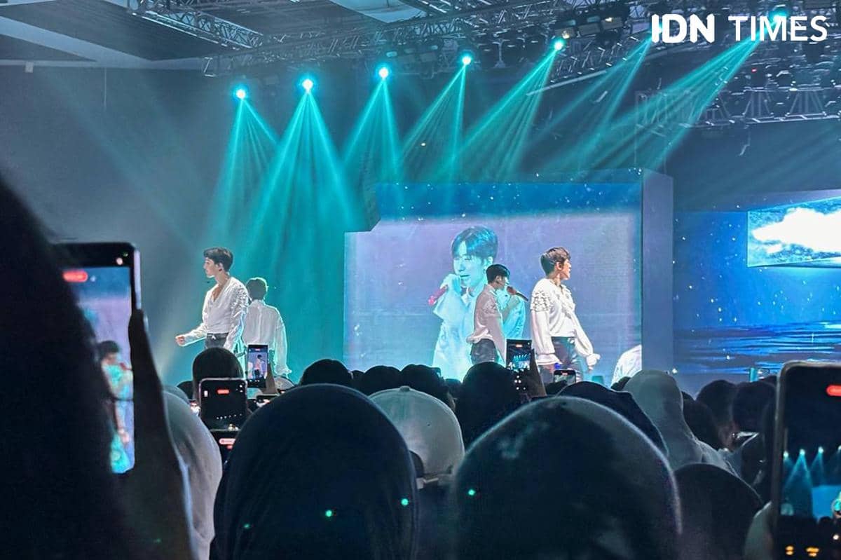 Minta rekomendasi makanan, malah dikasih mie goreng dan kerupuk.jpg