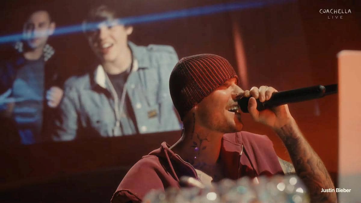 Justin Bieber full senyum pas karaokean lagu Baby